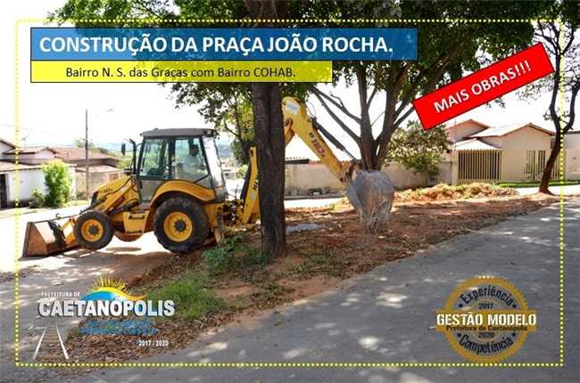 No encontro dos Bairros N. S. das Graças e COHAB esta sendo construída a Praça João Rocha.